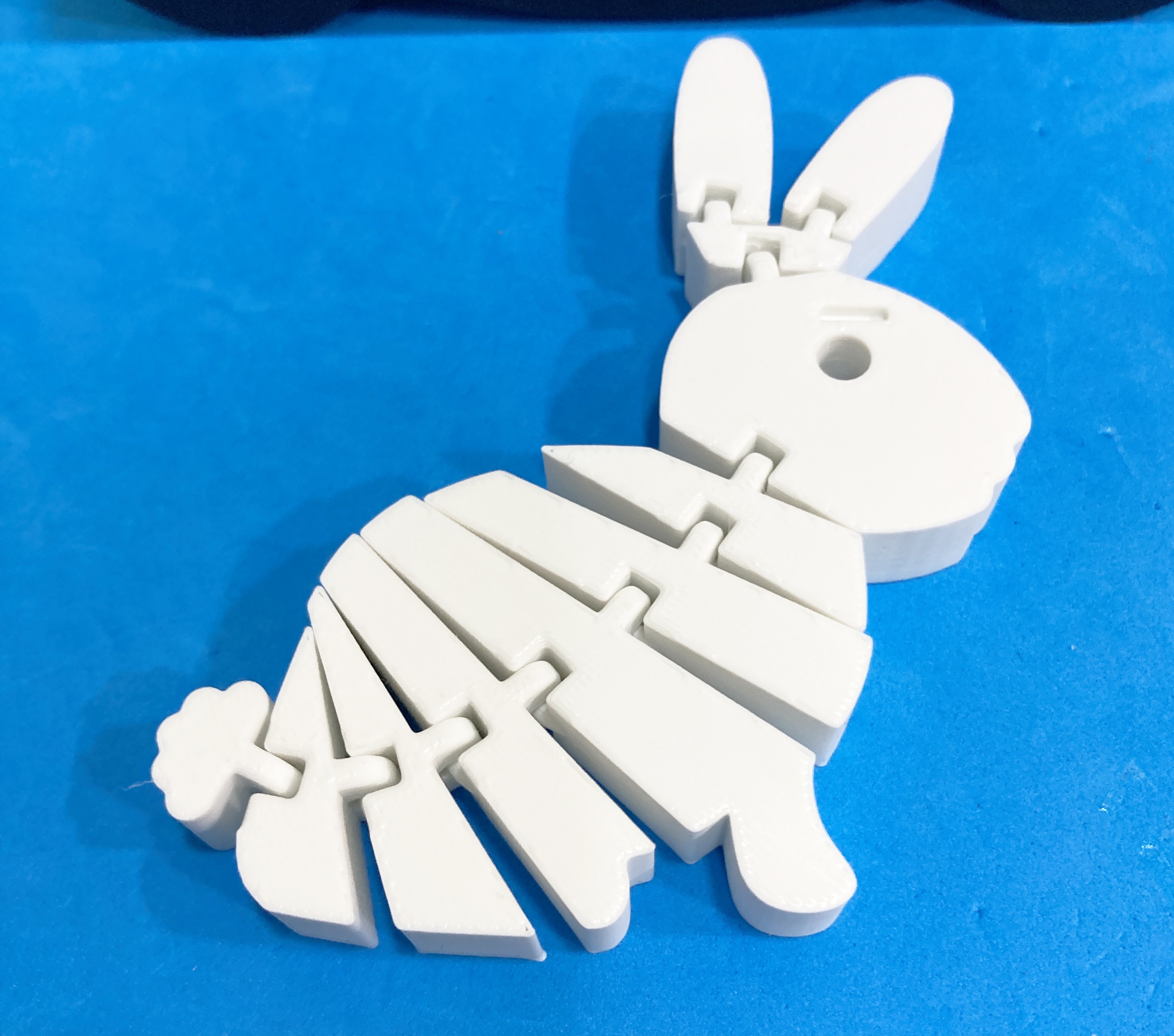 Coelho articulado 12 cm print-in-place