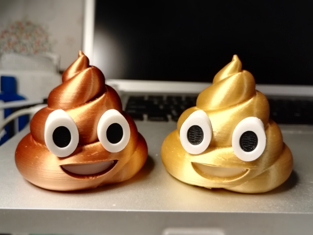 Emoji cocô sorriso 4 cm decoração 3D