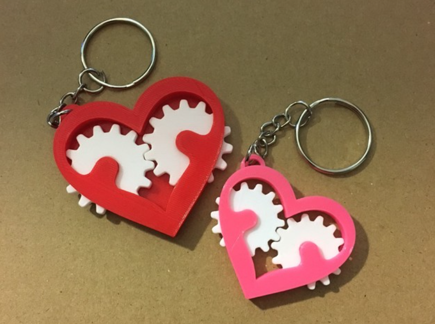 Chaveiro coração de engrenagens 5 cm fidget