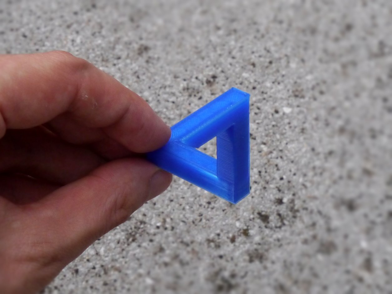 Triângulo Penrose ilusão 3D 10 cm